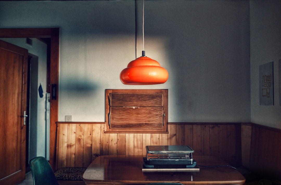 Photo retro corrugated table lamp